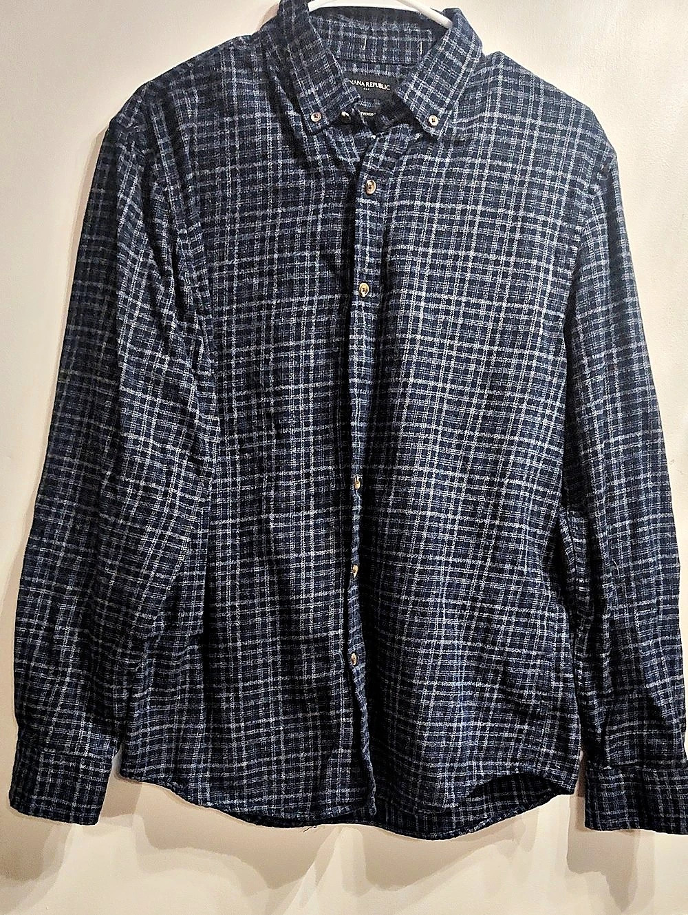 Banana Republic Untucked Fit Plaid Button Down in Blue & Black Like New